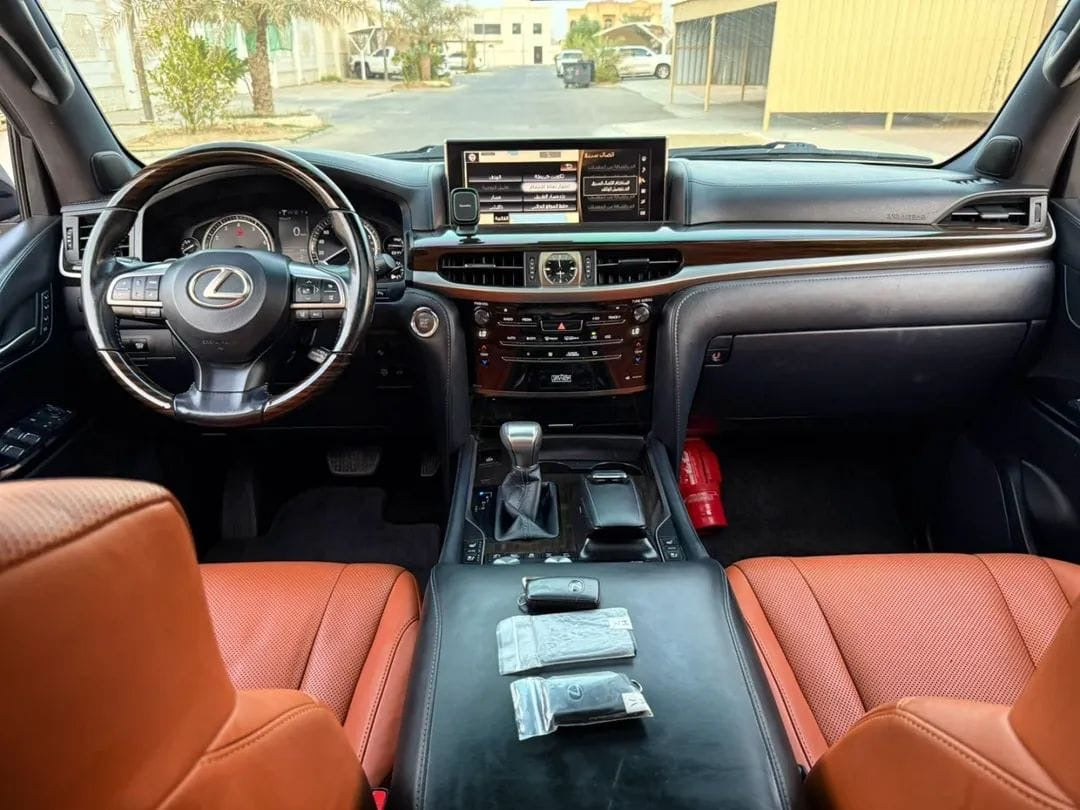 Lexus LX570 2018 – GCC Specs – Full Option