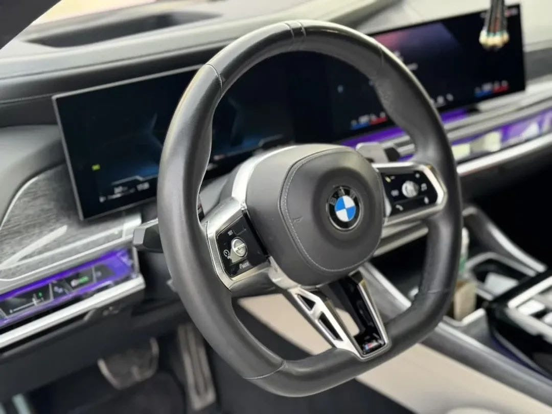 2023 BMW 760i – GCC Specs – Luxury Executive Sedan