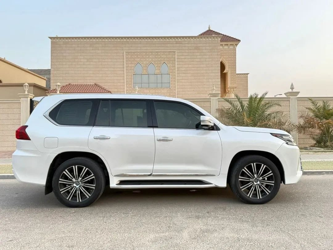 Lexus LX570 2018 – GCC Specs – Full Option