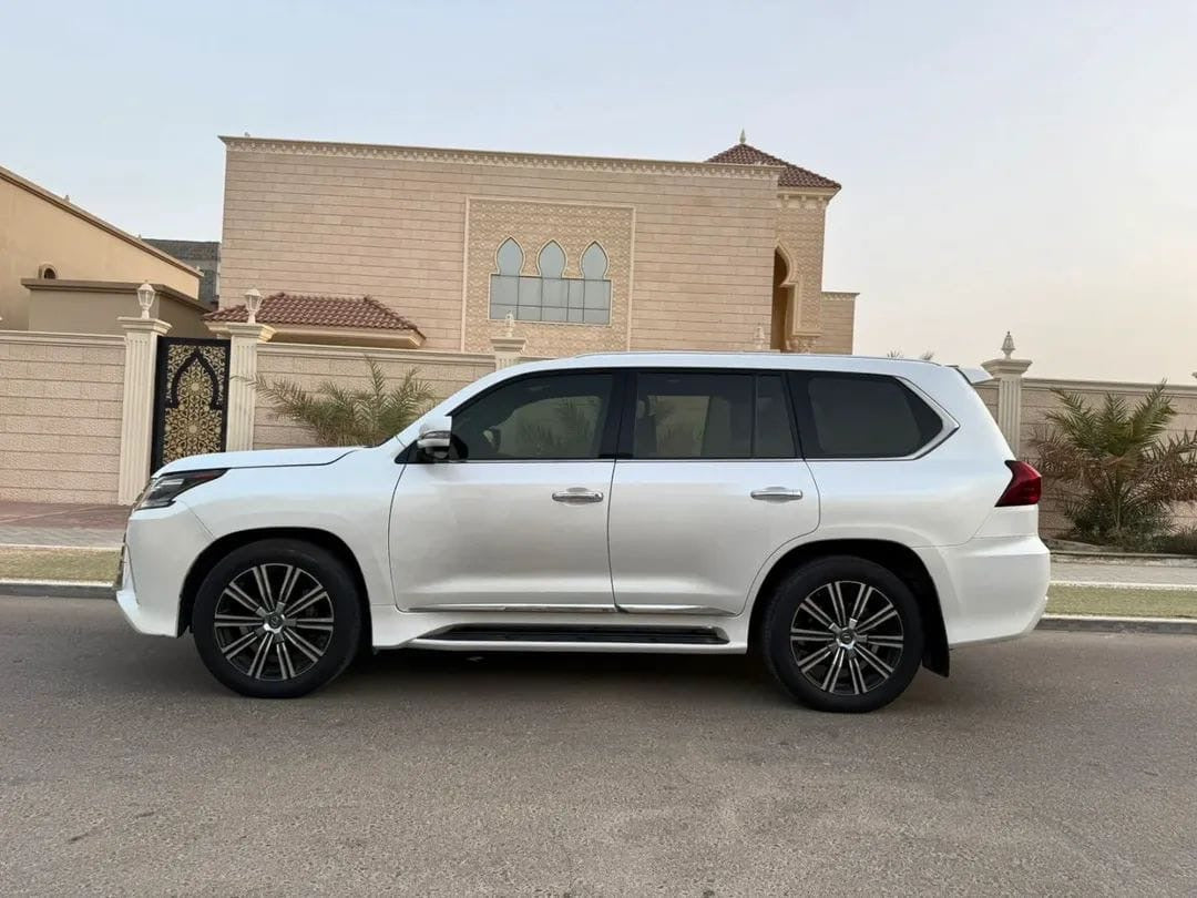 Lexus LX570 2018 – GCC Specs – Full Option