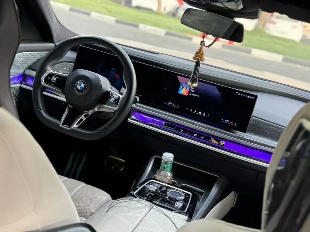 2023 BMW 760i – GCC Specs – Luxury Executive Sedan